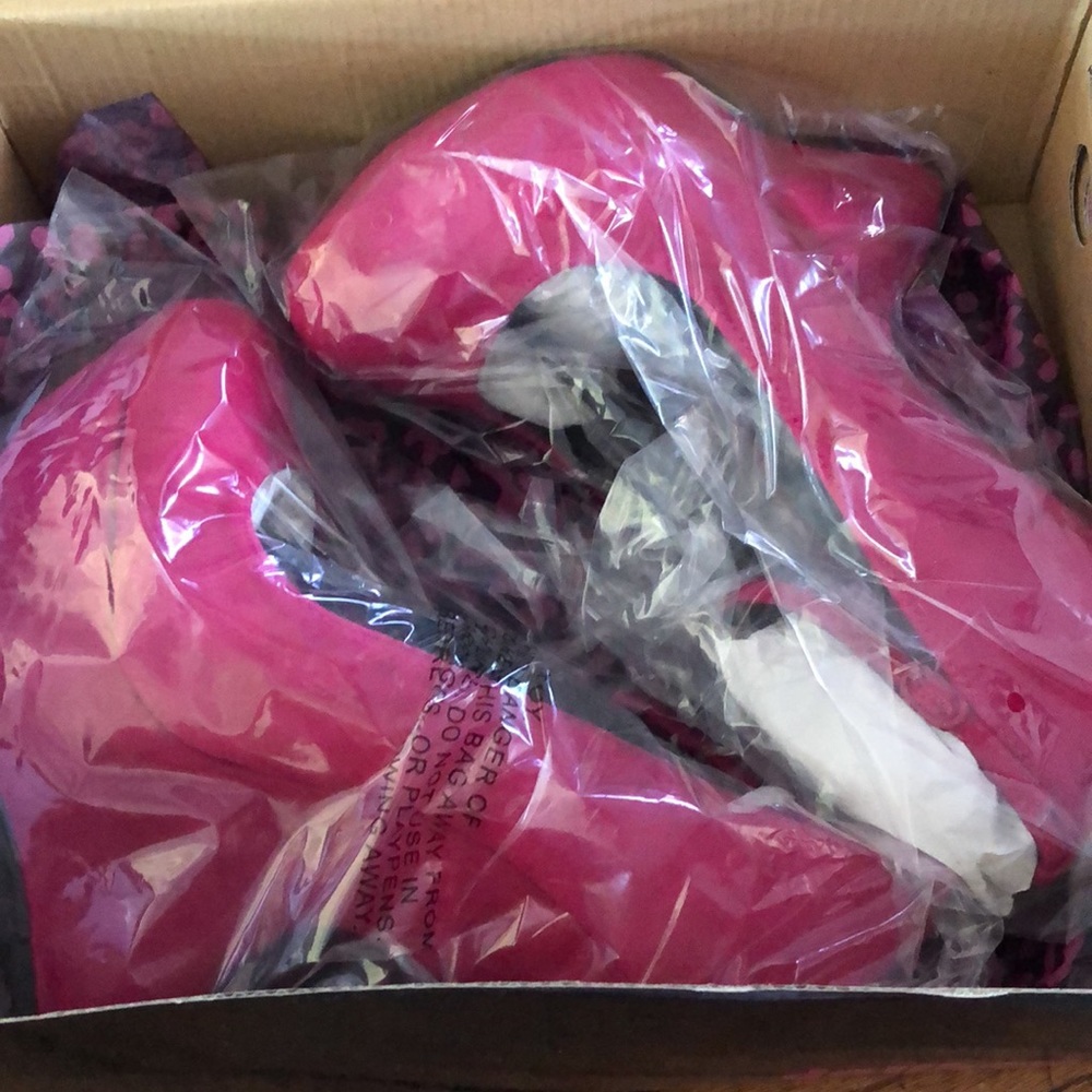 Dollhouse hot pink suede  wedge heels - Picture 7 of 9